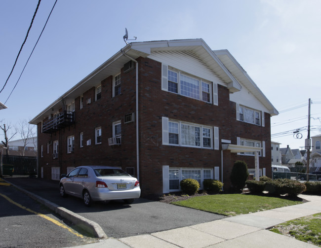 370 Williamson St in Elizabeth, NJ - Foto de edificio - Building Photo