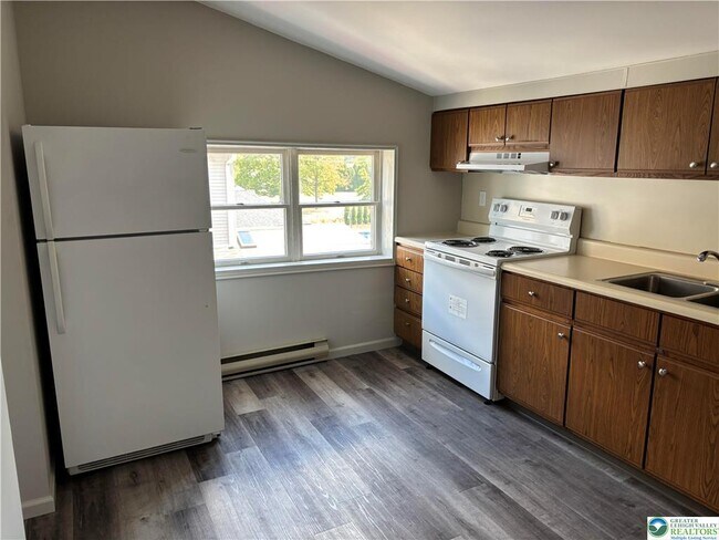 3951 Mountain View Dr in Danielsville, PA - Building Photo - Building Photo