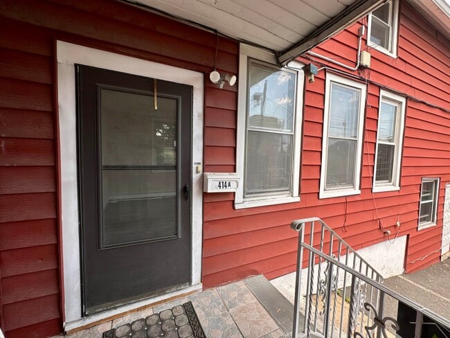 414 Undercliff Ave in Edgewater, NJ - Building Photo - Building Photo