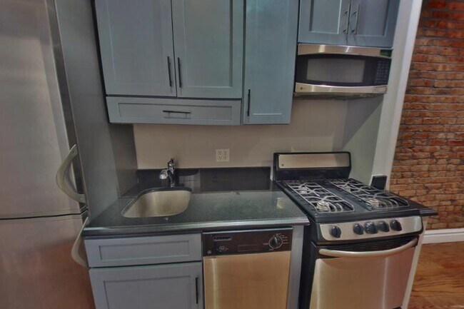44 Avenue B in New York, NY - Building Photo - Building Photo