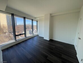 315 S Harrison St in East Orange, NJ - Building Photo - Building Photo