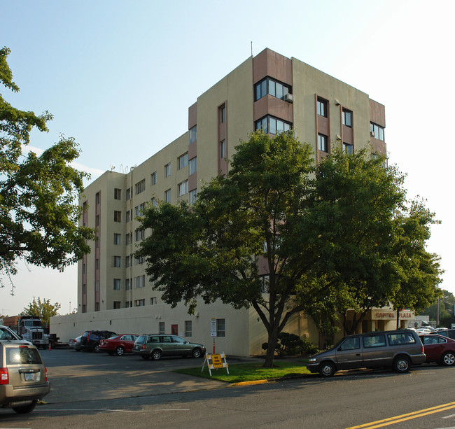 Capitol Plaza in Salem, OR - Foto de edificio - Building Photo