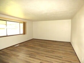 4824 Falcon Ct NE in Salem, OR - Building Photo - Building Photo