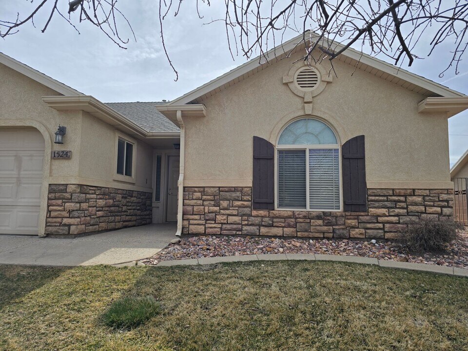1524 Southern View Dr in Cedar City, UT - Building Photo