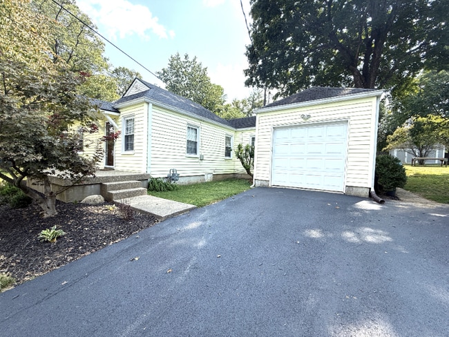 11702 Kings Ln in Louisville, KY - Building Photo - Building Photo