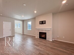 1039 Baker Hts Lp in Bremerton, WA - Building Photo - Building Photo