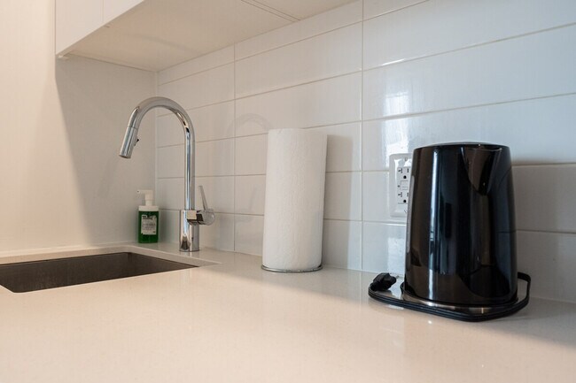 1475 Rue St-Hubert, Unit SI ID1261806P in Montréal, QC - Building Photo - Building Photo