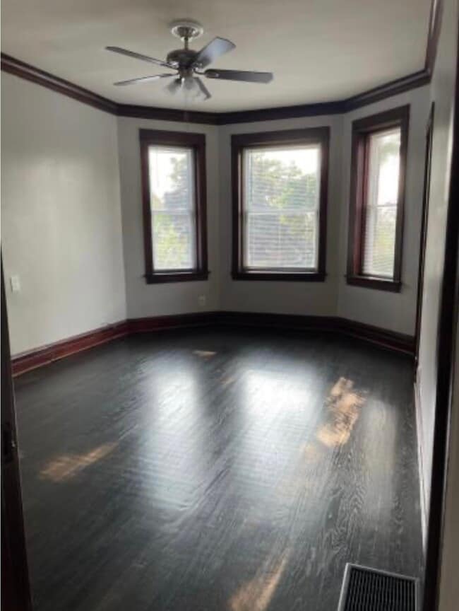1721 N Harding Ave, Unit 2 in Chicago, IL - Foto de edificio - Building Photo