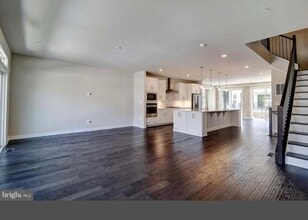 1702 Gray Shale Ter SE in Leesburg, VA - Foto de edificio - Building Photo