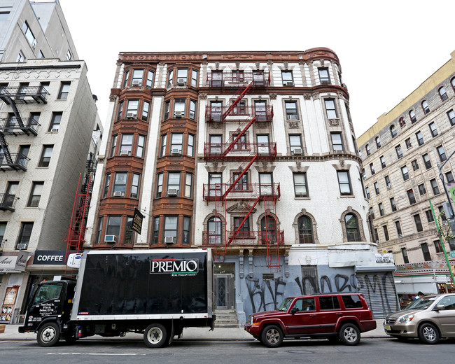 390 Broome St in New York, NY - Building Photo - Building Photo