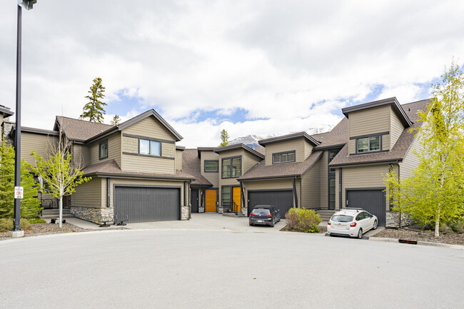 103 Riva Crt in Canmore, AB - Building Photo - Primary Photo