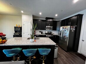 4000 Kapalua Ln in Jeannette, PA - Foto de edificio - Building Photo