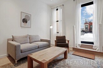 Spacious 5BR / 3BA with Private Roof Access in Bushwick in Brooklyn, NY - Foto de edificio - Building Photo