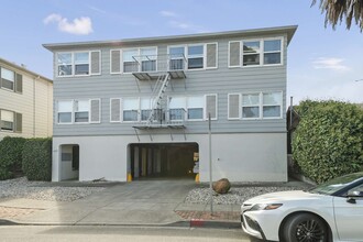 1113 Chula Vista Ave in Burlingame, CA - Foto de edificio - Building Photo