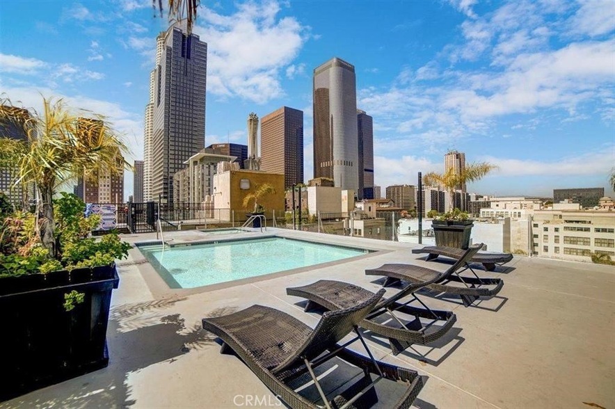 312 W 5th St, Unit 405 in Los Angeles, CA - Building Photo