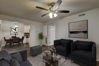 Charleston Apartments in Oklahoma City, OK - Building Photo - Interior Photo