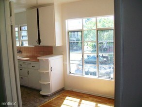 1466 S Sherbourne Dr in Los Angeles, CA - Building Photo - Building Photo