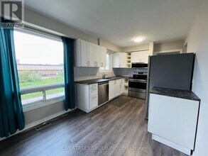 35 Black Knight Rd in St Catharines, ON - Building Photo - Building Photo