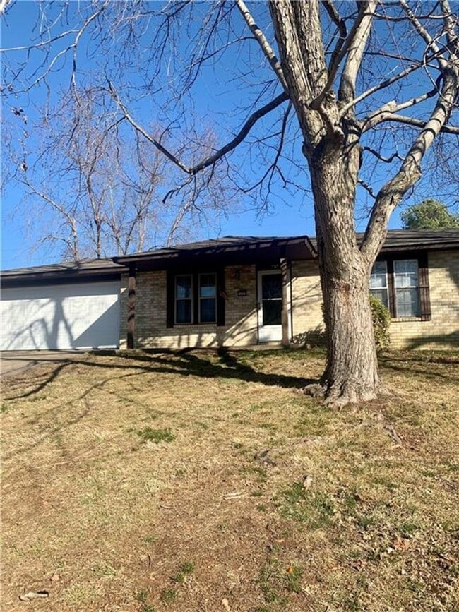 property at 2607 Lee St