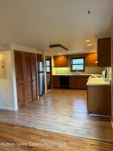 274 N Rd in Milton, NY - Foto de edificio - Building Photo