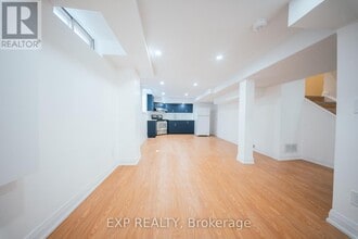 45 Hemingford Pl in Whitby, ON - Building Photo - Building Photo