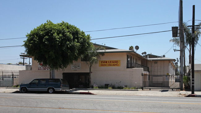 Garvey Apartments in El Monte, CA - Foto de edificio - Building Photo