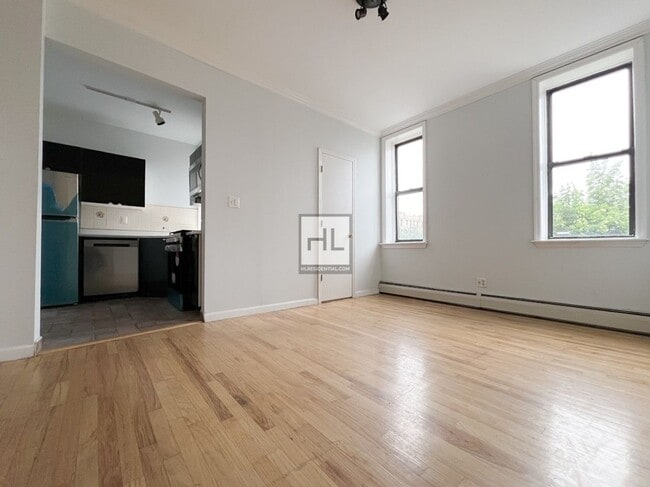 40-4-40-36 36th Ave in Queens, NY - Building Photo - Building Photo