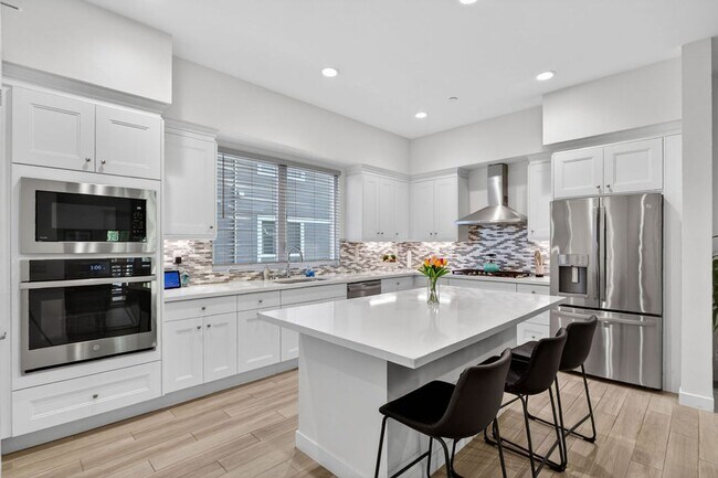 property at 985 Doheny Way