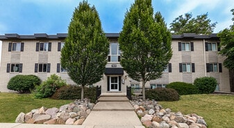 MadGrey Apartments in Lansing, MI - Building Photo