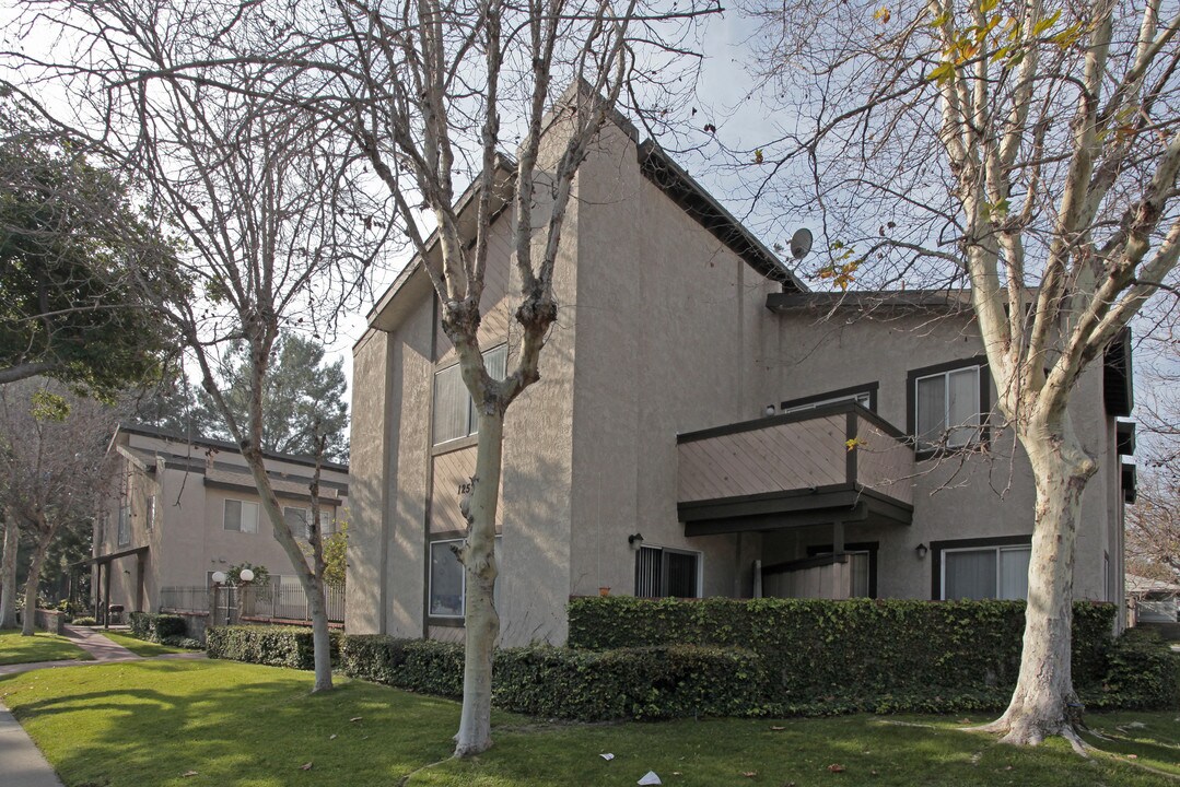 12521-12571 Euclid St in Garden Grove, CA - Building Photo