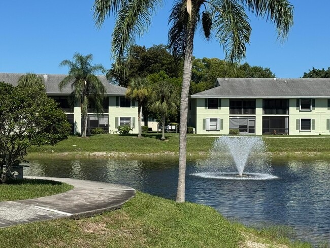 801 Sabal Ridge Cir in Palm Beach Gardens, FL - Building Photo - Building Photo