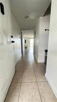 6060 W 21st Ct in Hialeah, FL - Building Photo