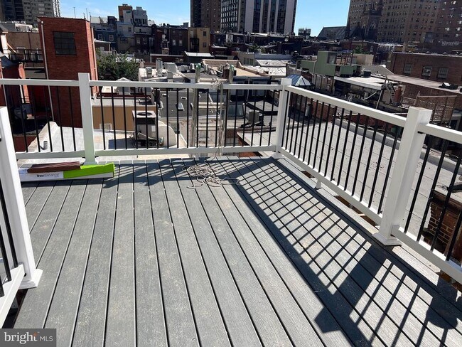 2008 Chestnut St in Philadelphia, PA - Building Photo - Building Photo