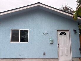 4247 Governor Dr in San Diego, CA - Building Photo