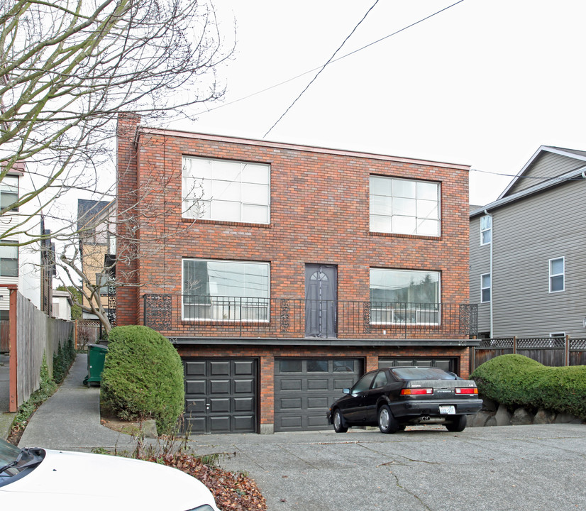 804 N 43rd St in Seattle, WA - Building Photo