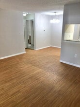 2210 Ravens Crest Dr in Plainsboro, NJ - Foto de edificio - Building Photo