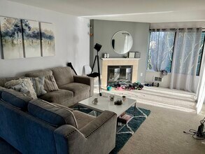 3256 SW Avalon Way, Unit 204 in Seattle, WA - Foto de edificio - Building Photo