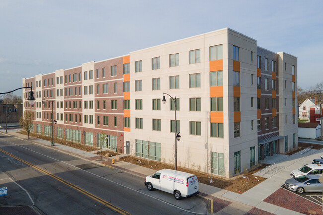 Fifth Avenue Apartments in Maywood, IL - Building Photo - Building Photo