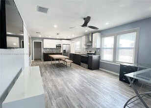 326 NW 23rd Ave in Miami, FL - Building Photo - Building Photo