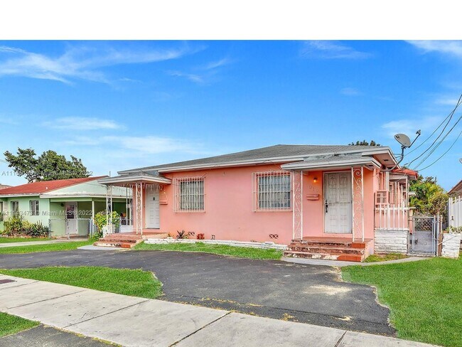 919 NW 23rd Ct-Unit -FRONT RIGHT in Miami, FL - Building Photo - Building Photo