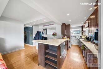 530 Grand St, Unit F8H in New York, NY - Foto de edificio - Building Photo