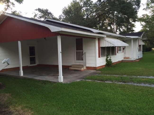 property at 1704 W Port St