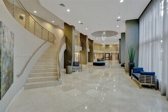 3370 Hidden Bay Dr, Unit hidden Bay in Miami, FL - Foto de edificio - Building Photo