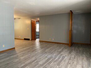 1342 S Market St in Wichita, KS - Building Photo - Building Photo