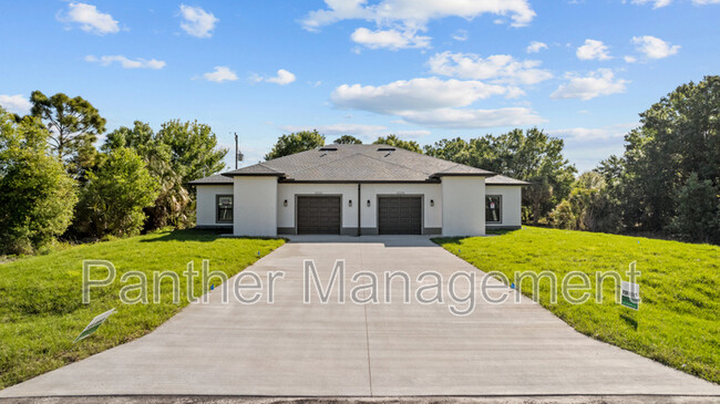 717-719 Homer Ave S in Lehigh Acres, FL - Building Photo - Building Photo