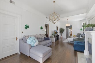 850 W Oakdale Ave, Unit O3 in Chicago, IL - Building Photo - Building Photo