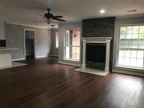 11610 Cypresswood Dr in Houston, TX - Building Photo - Building Photo