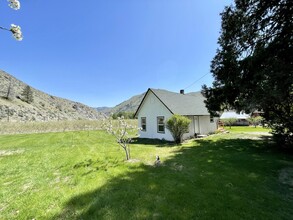 3821 Entiat River Rd in Entiat, WA - Building Photo - Building Photo