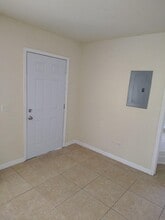 908 Mccray Ct in Fort Pierce, FL - Building Photo - Building Photo