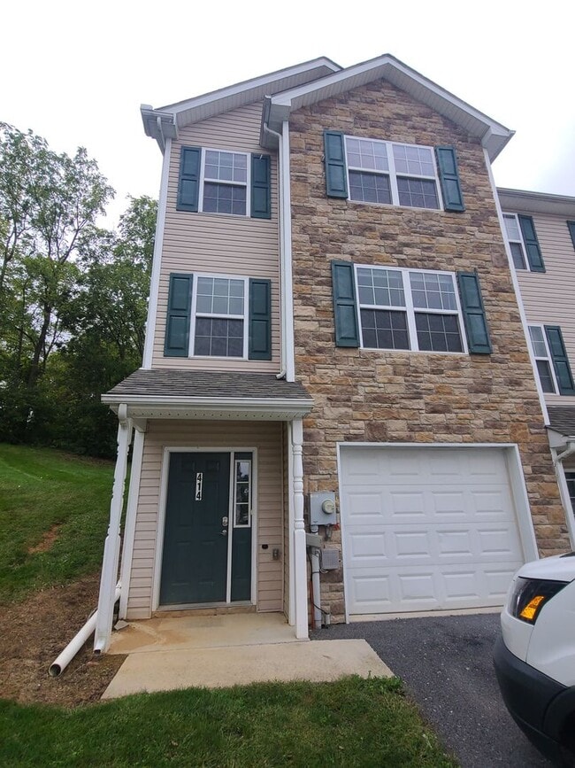 property at 414 Viewpoint Way